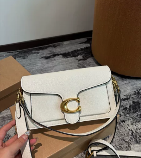 蔻驰酒神 新一代COACH 的标志性包款，...