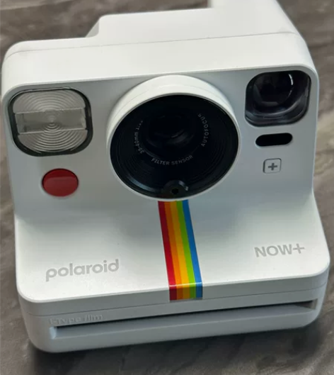 出宝丽来相机，朋友送的，没怎么用过，相纸就...