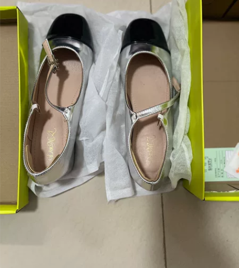 玛丽珍女鞋 几乎全新 只穿过一次 感兴趣的...