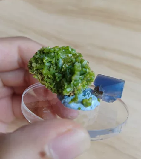柱状磷氯铅＋贵州萤石小标本 收藏较多，出一...