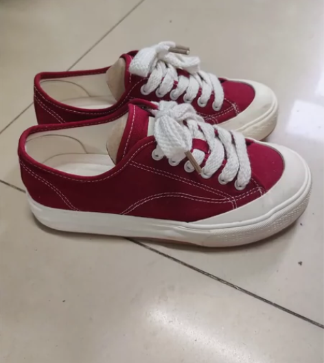 个人闲置飞跃帆布鞋，红色38码，平时穿38...