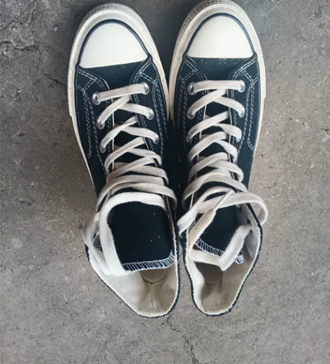 出一双经典的Converse Chuck ...