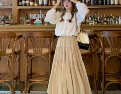 ?迟伞伞 木兰沁秋 垂坠感蛋糕卡其色半身长...