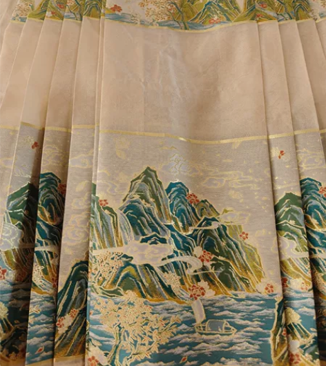 若兰兮千里江山古画版杏色马面裙。穿二洗一。...