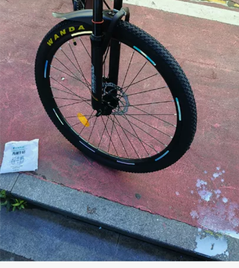 山地车，凤凰牌，油压碟刹，碳钢车架，轻微使...