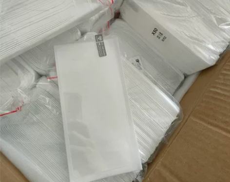钢化膜工厂批发，0.55一张可以散拿，清库...