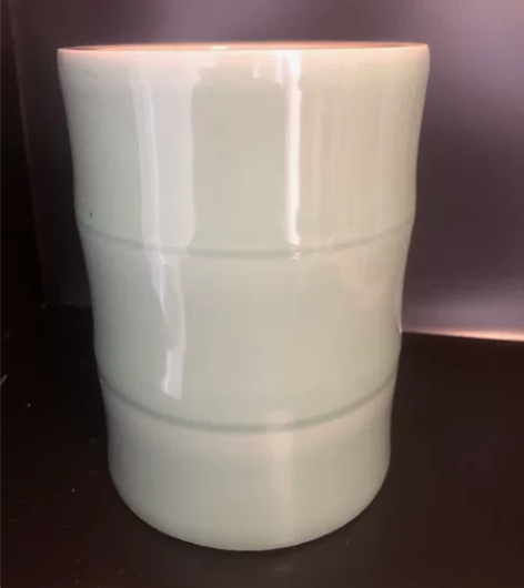豆青釉笔筒 ，品相尺寸如图 器型与釉色是仿...