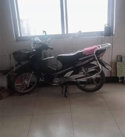 银钢弯梁摩托车八成新出售 感兴趣的话点“我...