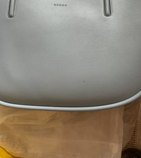 红谷，蓝色真皮包包，专柜正品，吊牌都在18...