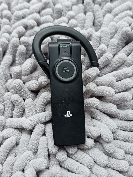 ps3蓝牙耳机，当年网战用的，可以剔除游戏...