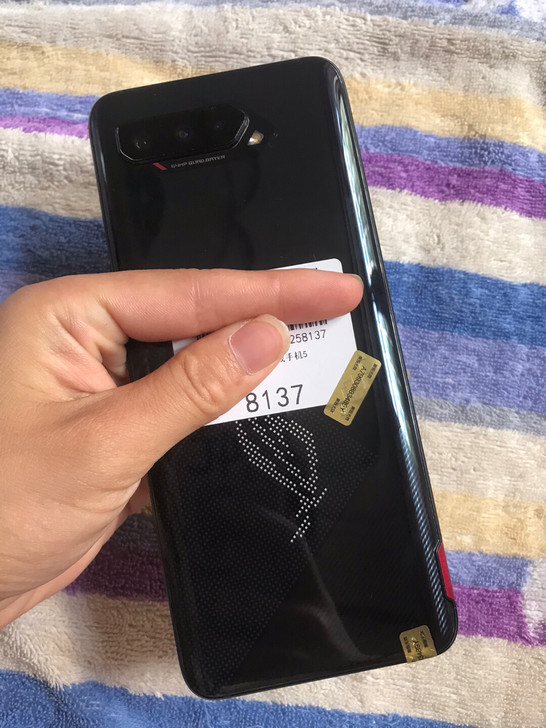 华硕rog游戏手机 黑色，配置16+256...