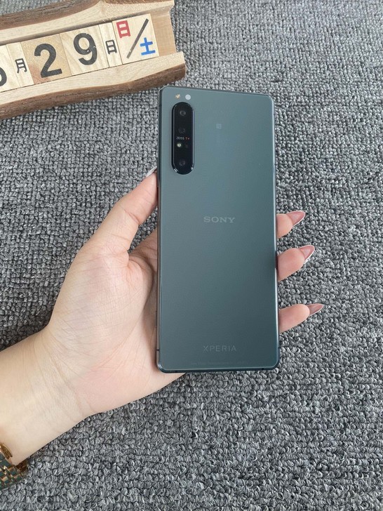 索尼Xperia1ii 青山蓝，12+25...