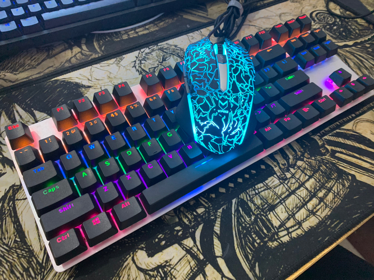 雷柏v500s合金板机械键盘黑轴送鼠标