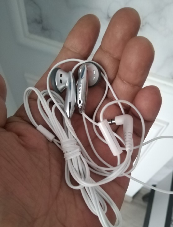 经典平塞款有线带麦耳机