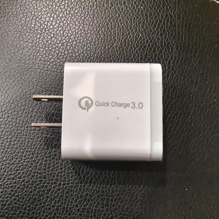 电源插头手机充电器数码3.5A充电头全新