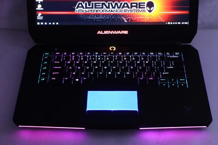 Alienware 外星人15 R2， 上...