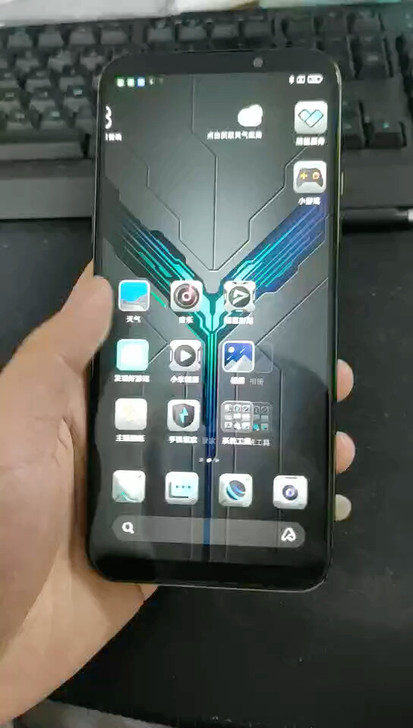 黑鲨2游戏手机，8+256G，价格实惠，议...