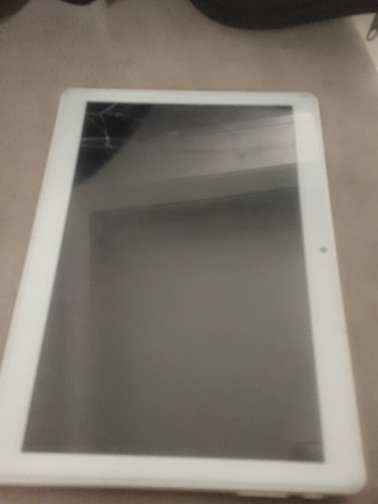 平板电脑，屏幕开裂！本地自提！外地自付邮费...