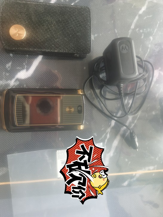 摩托罗拉V9土豪金眼镜蛇版，收藏怀旧必备，...