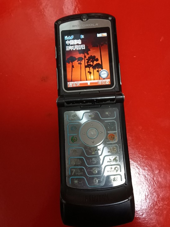 摩托罗拉V3经典古董手机一部，因闲置不用，...