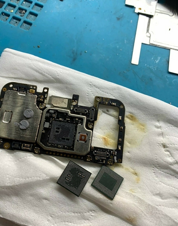 小米黑鲨通病不摔不进水，好好的不开机，CP...