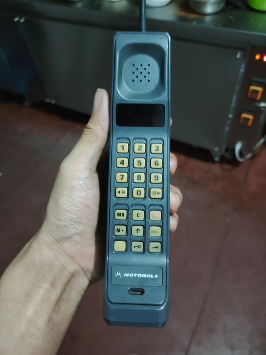 摩托罗拉大哥大大灰狼8500