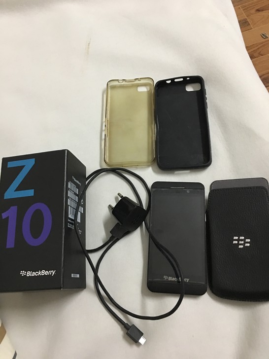 黑莓Z10，功能正常，无拆无修，便宜岀