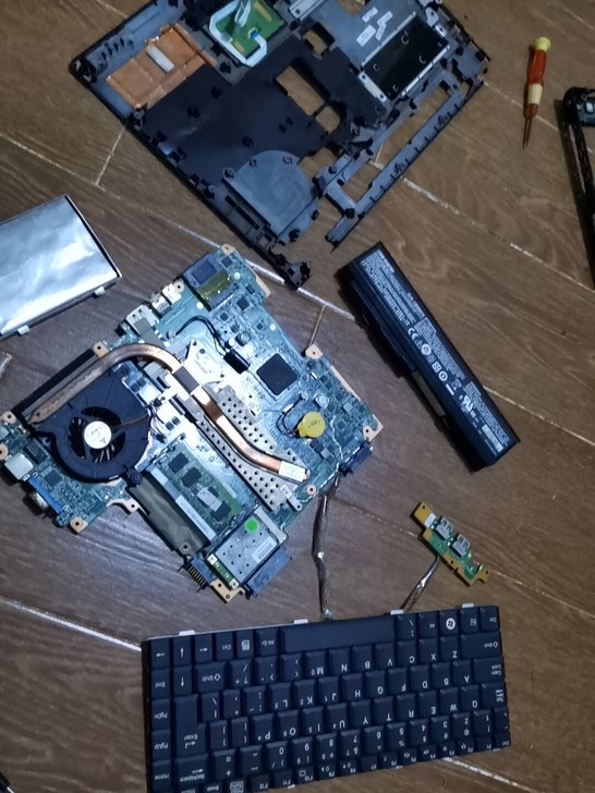 品牌型号 清华同方笔记本主板，WIFI模块...