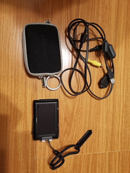 索尼DSC－T77数码相机，双原装电池，