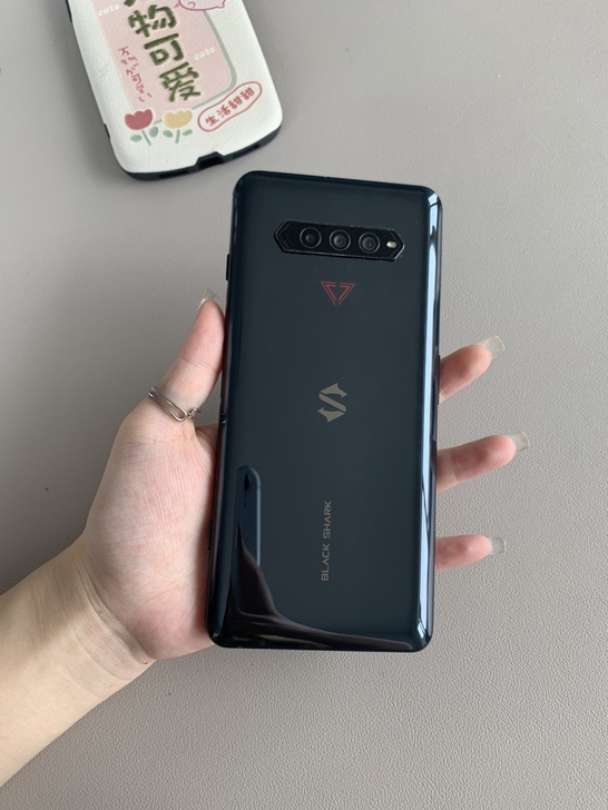 黑鲨4pro 黑色12+256G 95新，...