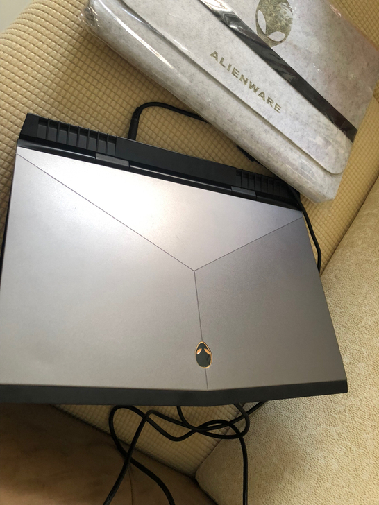 高端型号外星人笔记本电脑17R5