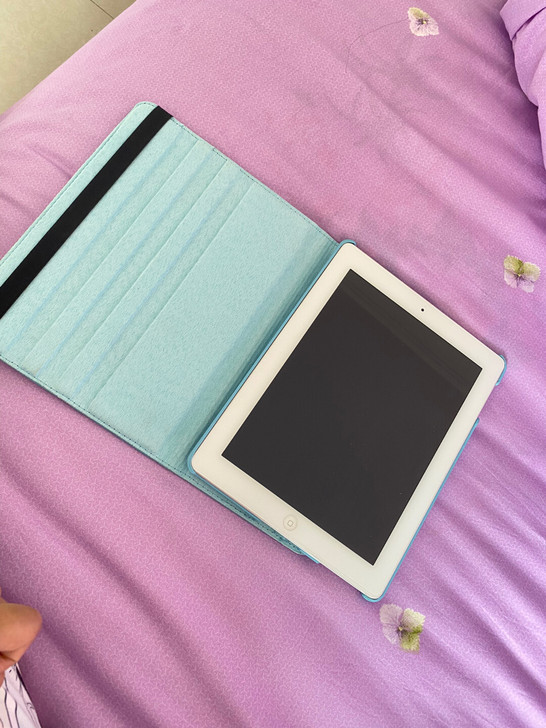 iPad 2代  16G  银色 带充电器...