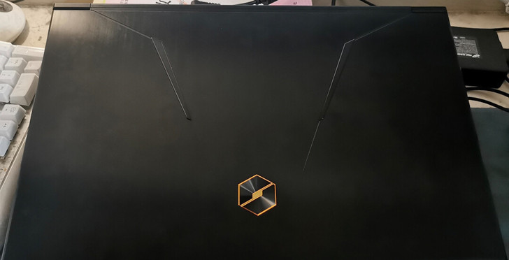 机械革命x9ti-r。因为家里原因急需钱。