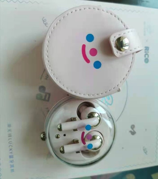 帮朋友转卖,猫王耳机联名款,连过一次蓝牙试...