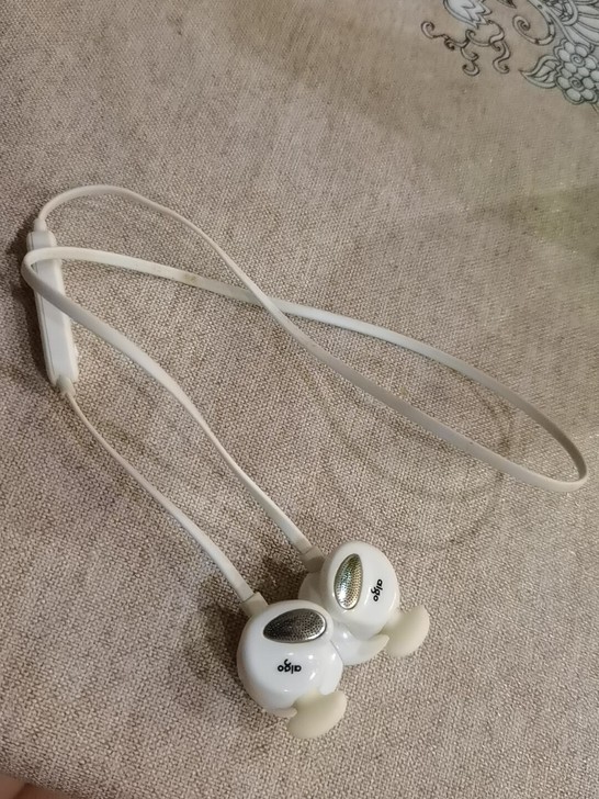 爱国者s20耳机，自用，新的一样，配数据线...