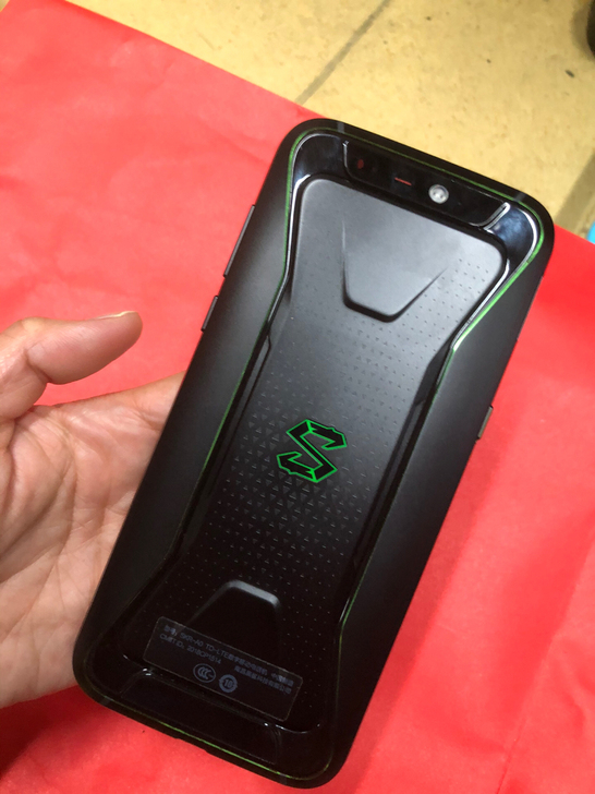 黑鲨二代 壳新 屏幕不显 电池好的 喜欢联...