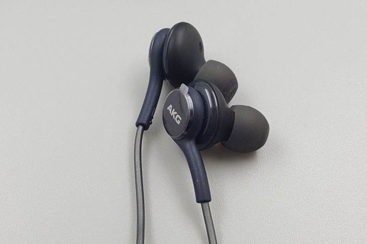 三星入耳式s9耳机AKG线控3.5mm调音...