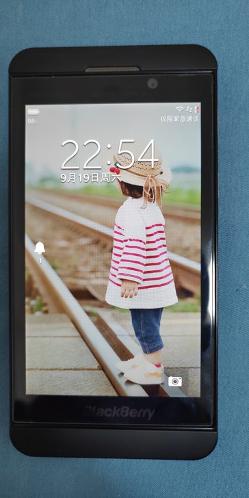 黑莓Z10，买来一直吃灰未用过。最近在清理...