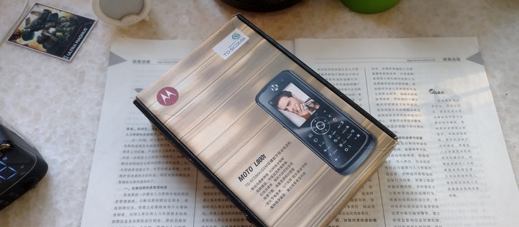 摩托罗拉moto L800T库存全套。后壳...