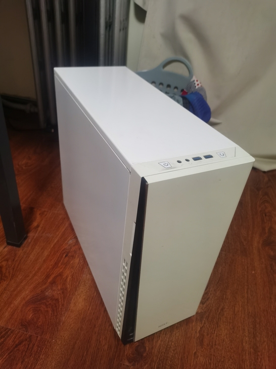 个人一手自用恩杰（NZXT）中塔静音防尘机...
