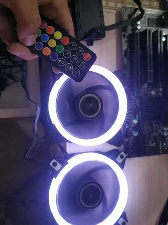 2个可变机箱风扇 代控制器 细节见图  接...