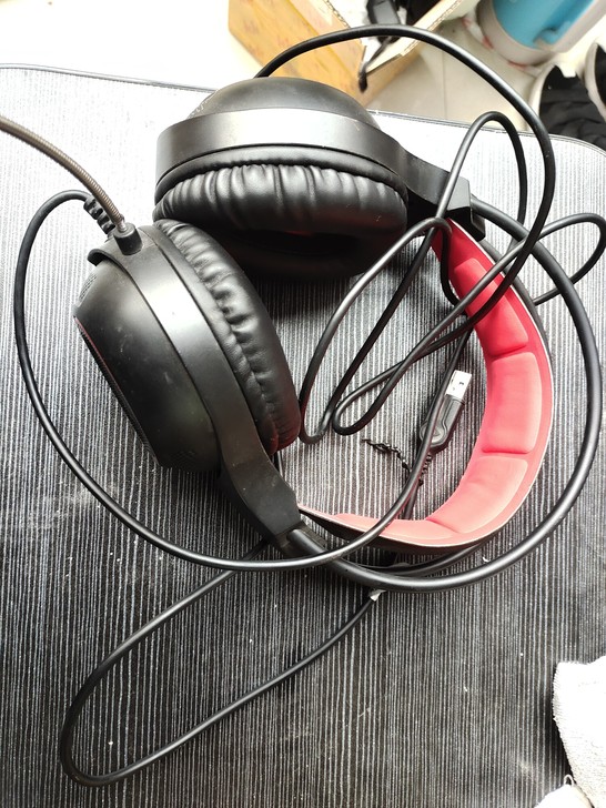 达尔优专业吃鸡耳机，买回来只用了一次，九五...