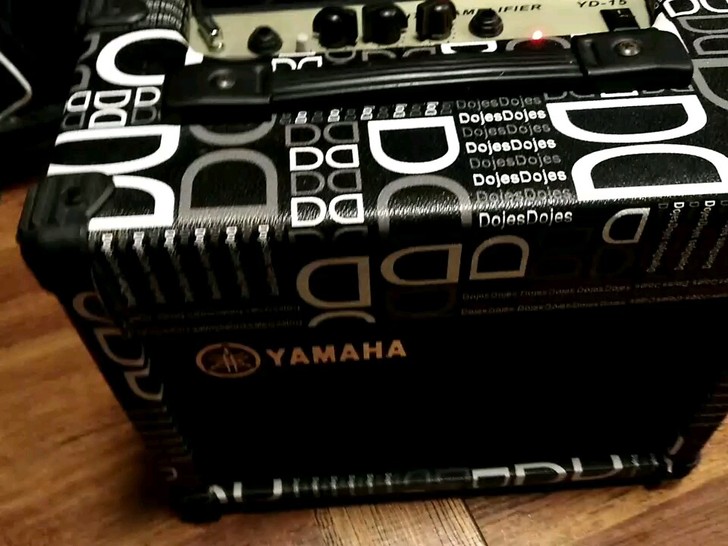 雅马哈手提音箱带耳机输入和麦克接口低音调节