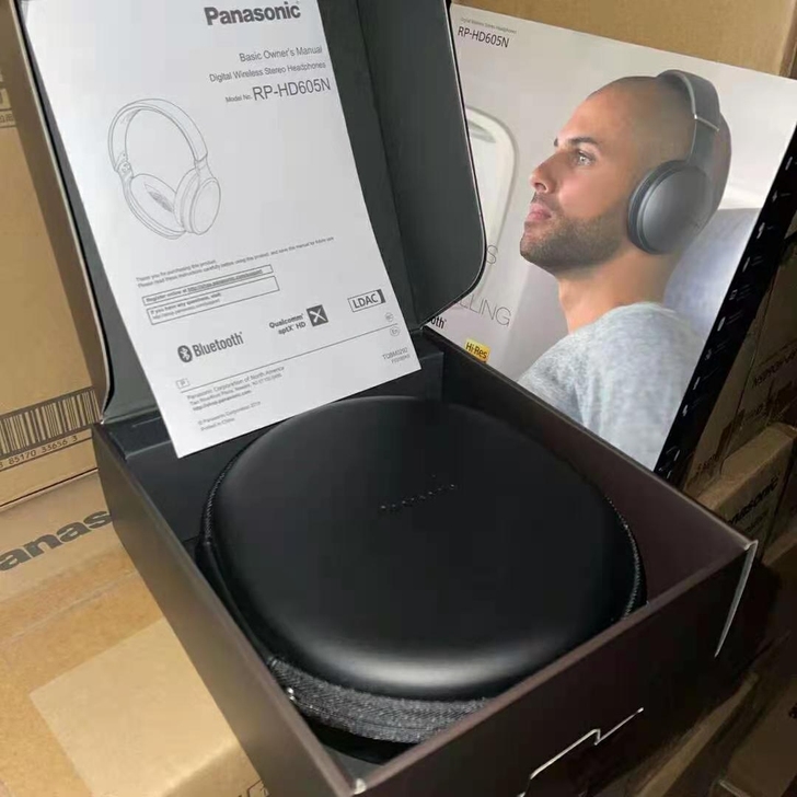 松下RP-HD605N的原装配件. 里面有...