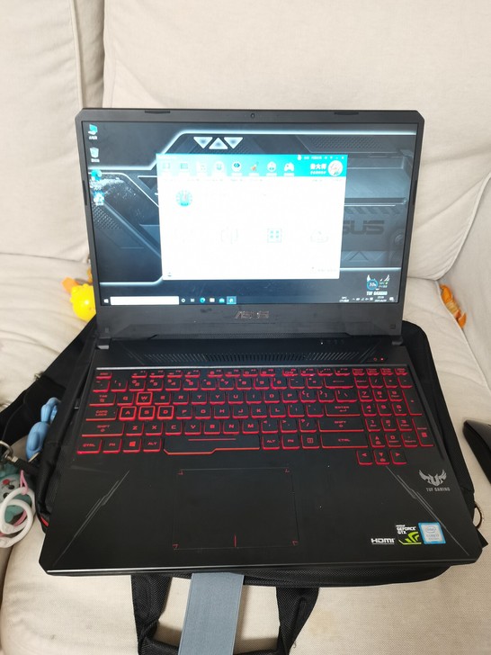 华硕飞行堡垒FX80F游戏笔记本电脑