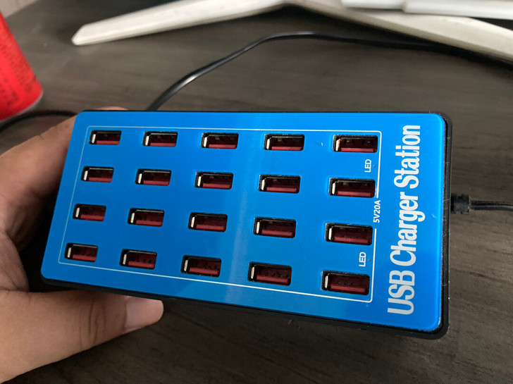 多孔usb充电器，可以同时充20台手机，买...