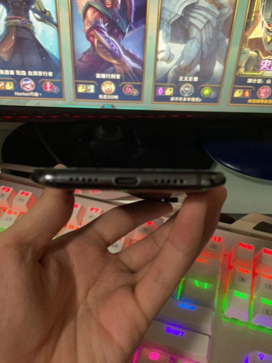 自己的闲置手机 配件齐全 边角有轻微磕碰 ...