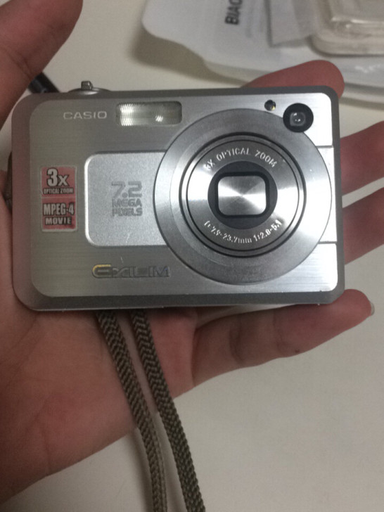 卡西欧相机EX-Z750,电池盖和屏幕有点...