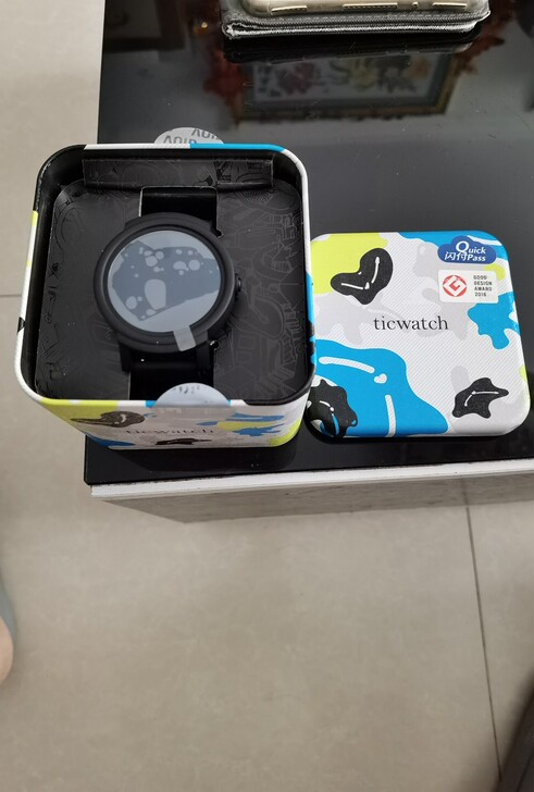 ticwatch E智能手表，两只，一只自...