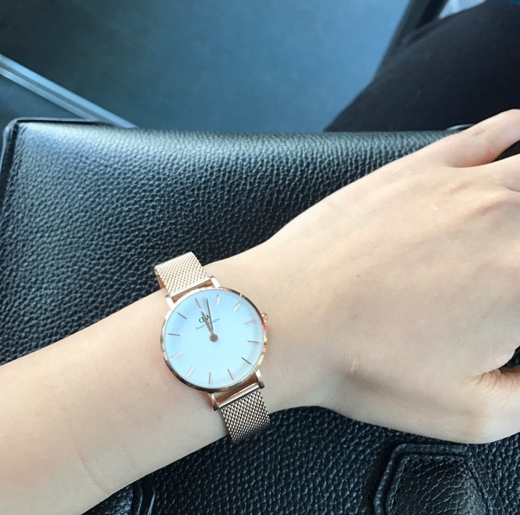 dw手表女，手表专柜柜台买来的，戴过几次，...